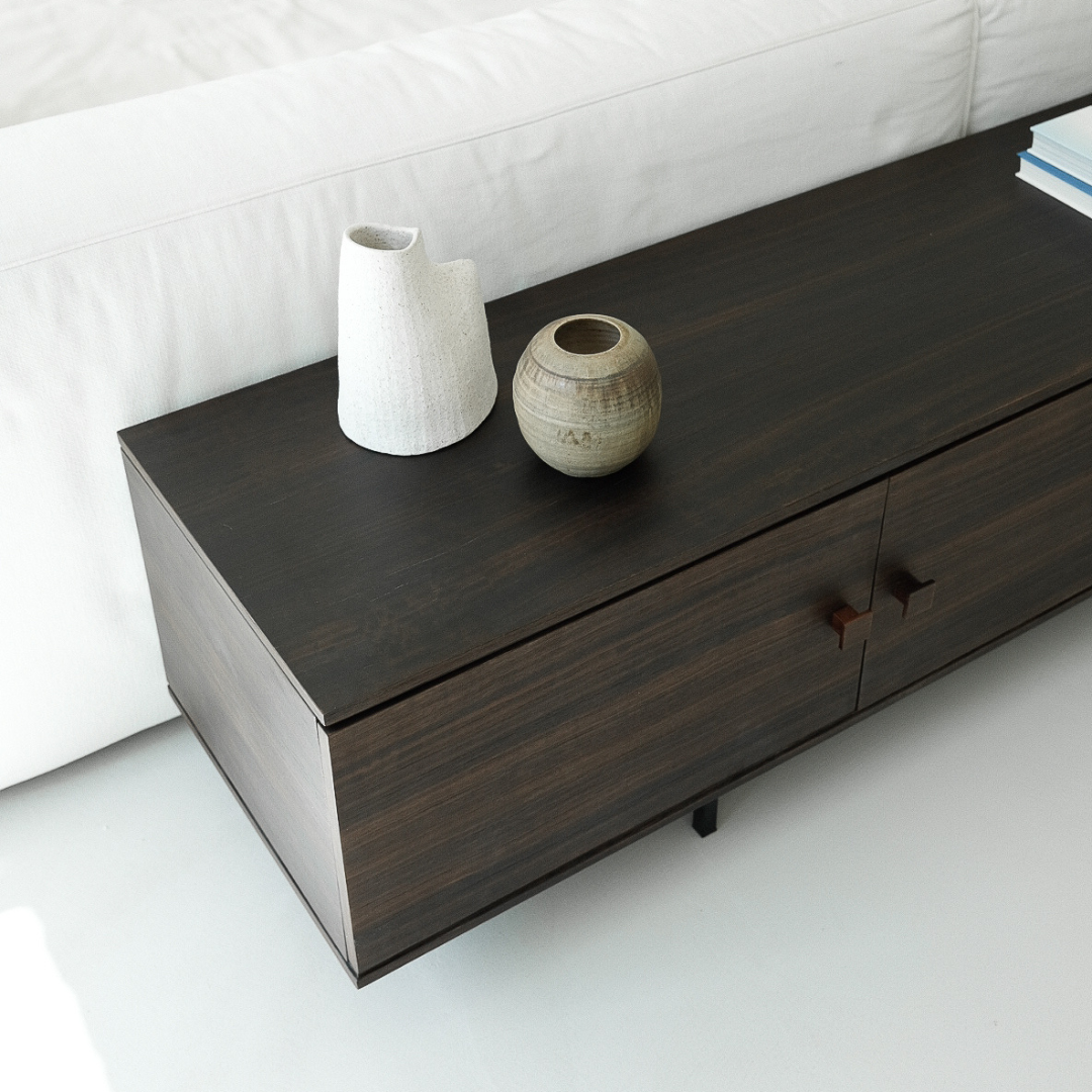 Trendkleur 2025: Warme houttinten, microcement en natuurlijke texturen voor jouw interieur