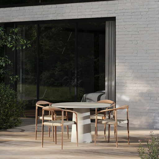 legna-outdoor-eettafel-polycomposiet-ronde-eettafel.-furnifed-sfeerbeeld-ALT