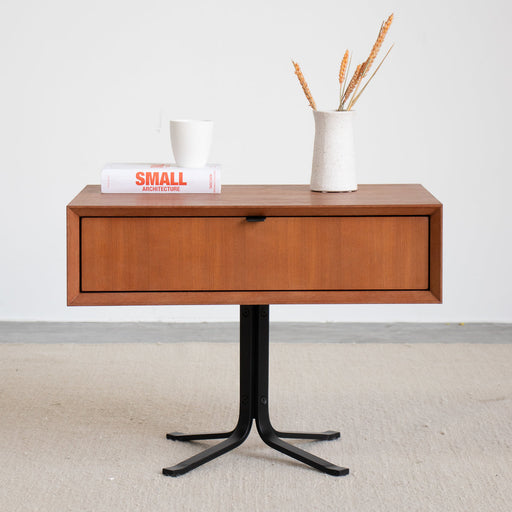Hoge bijzettafel teak Marc Furnified nachtkastje