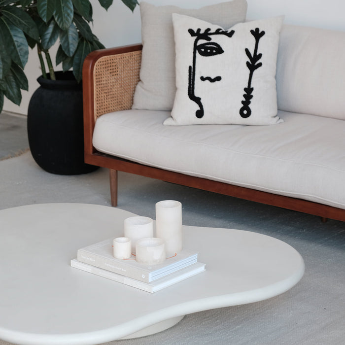 organisch low salontafel in beton ciré