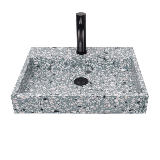 Wastafel uit groen terrazzo met kraangat